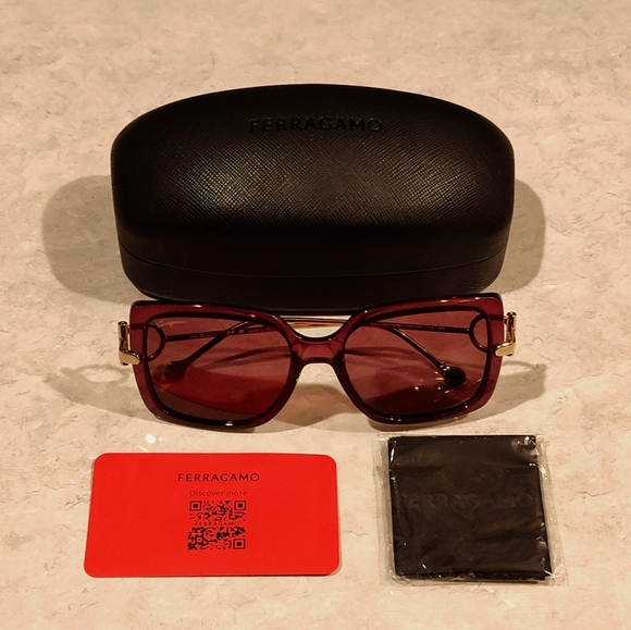 NIB Salvatore Ferragamo SF913S Fashion Butterfly Sunglasses - Picture 2 of 14